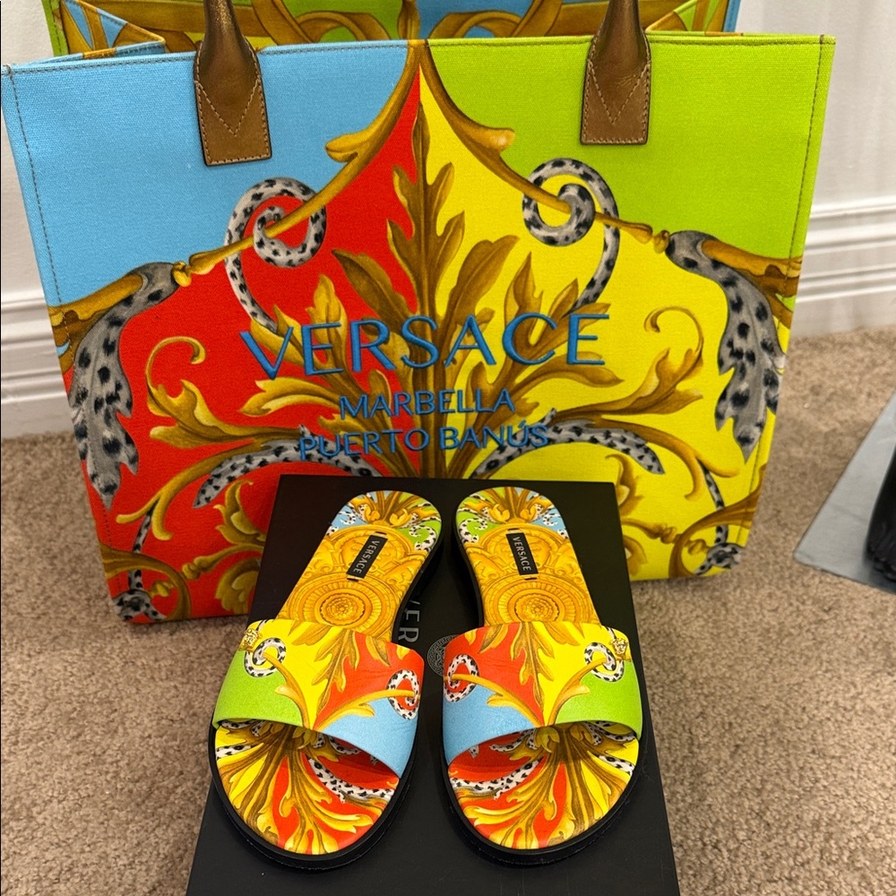 Versace Marbella Puerto Banús Baroque Print Slide Sandals Size 37 Worn Once